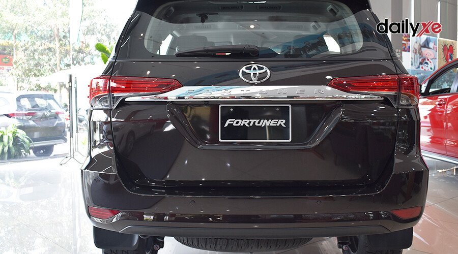 Toyota Fortuner 2.7 AT 4x2 - Hình 8