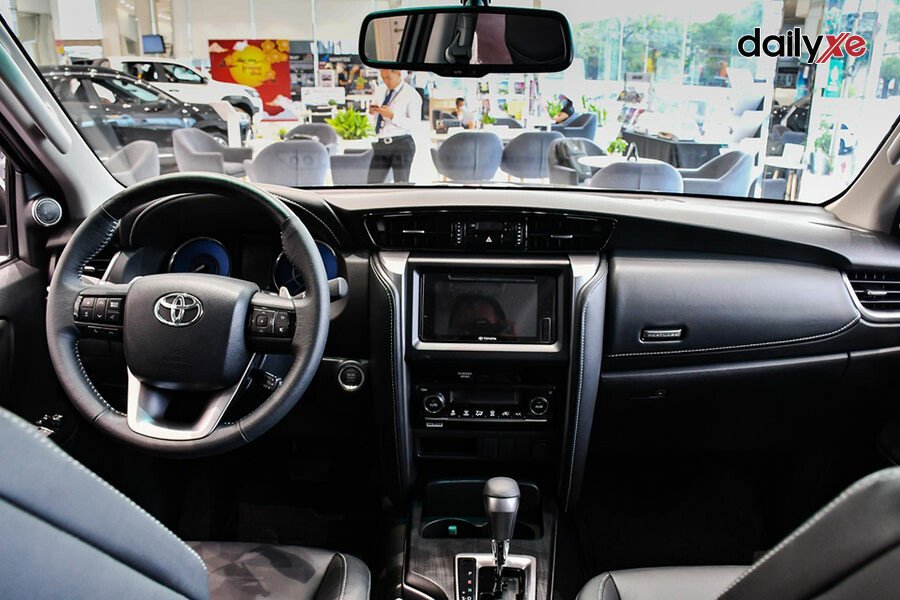 Toyota Fortuner Legender 2.8AT 4x4 - Hình 12