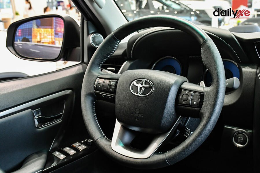 Toyota Fortuner Legender 2.8AT 4x4 - Hình 13