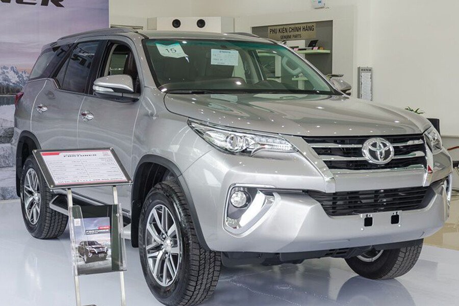 Toyota Fortuner TRD 2.7 AT 4x2 - Hình 1