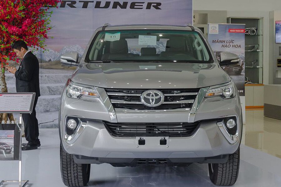 Toyota Fortuner TRD 2.7 AT 4x2 - Hình 2