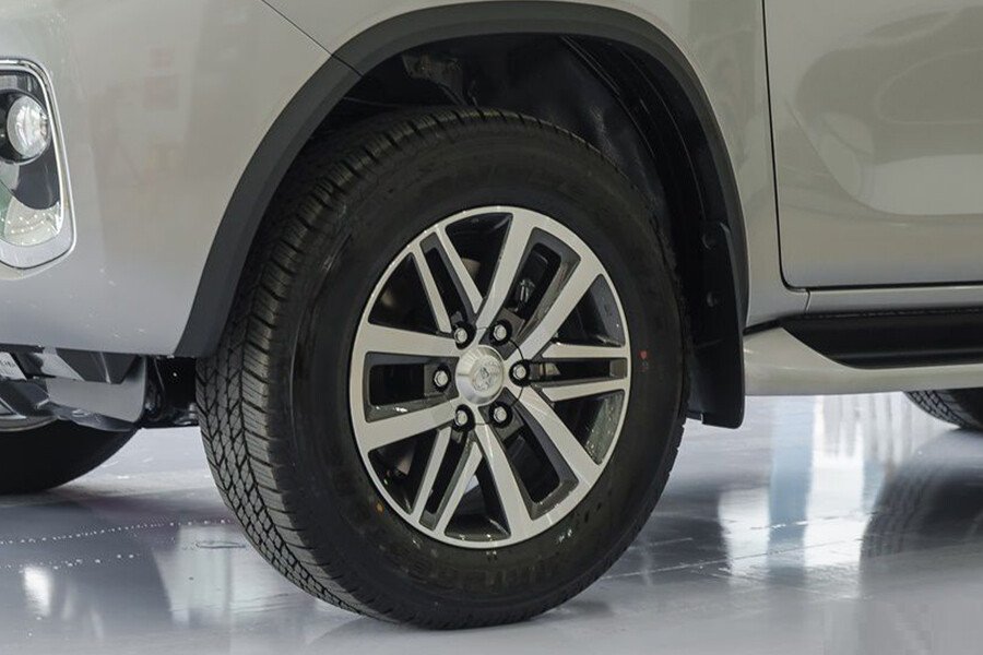 Toyota Fortuner TRD 2.7 AT 4x2 - Hình 5