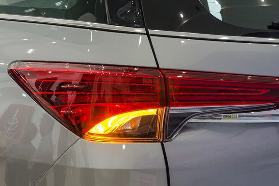 Toyota Fortuner TRD 2.7 AT 4x2 - Hình 6