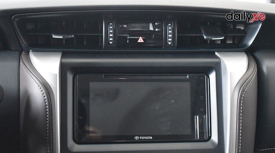 Toyota Fortuner TRD 2.7 AT 4x2 - Hình 9