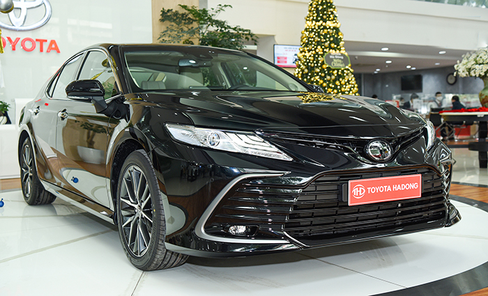 Đầu xe Camry 2.0Q