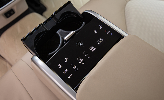 Bảng điều khiển phía sau Camry 2.5HV