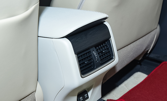 Cửa gió điều hòa sau Camry 2.0Q