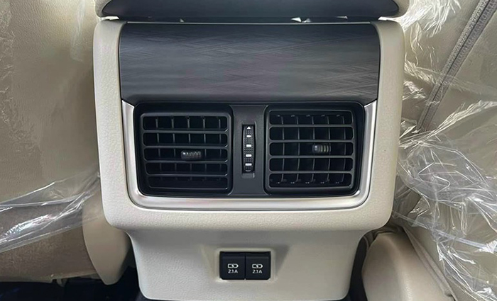 Cửa gió điều hòa phía sau Camry 2.0G