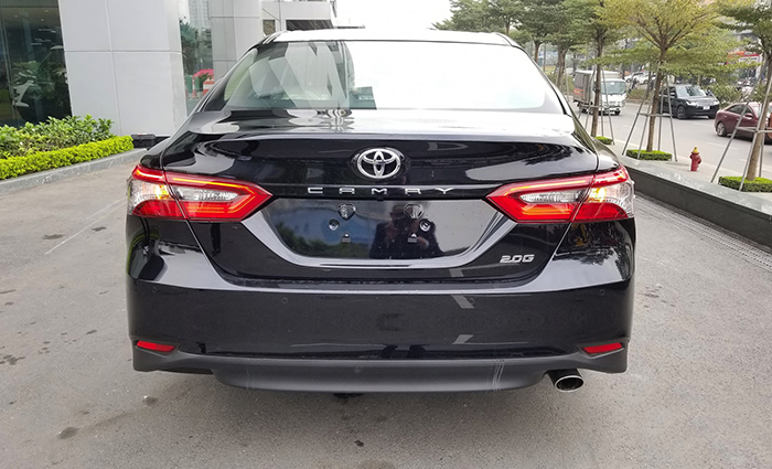 Đuôi xe Camry 2.0G