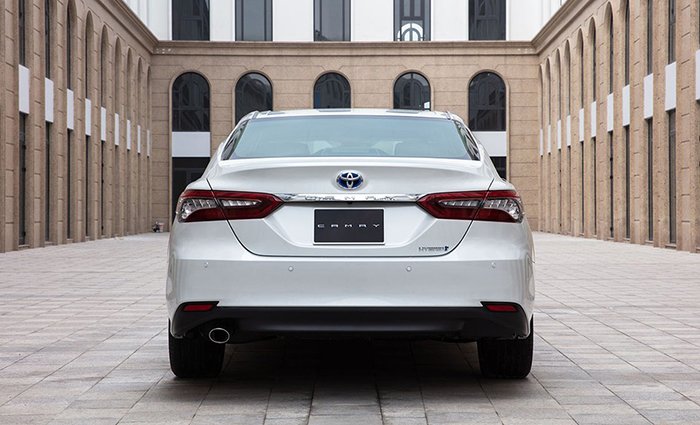 Đuôi xe Camry 2.5HV