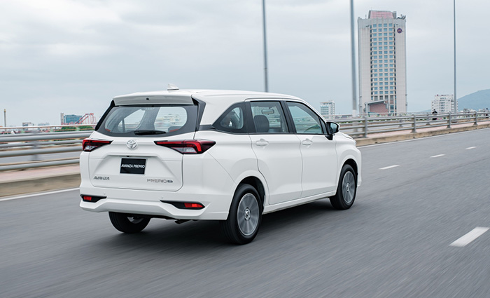 duoi xe avanza premio cvt