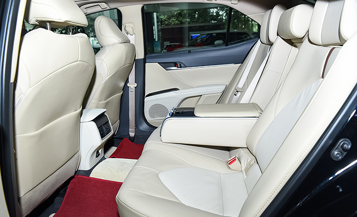 Khoang hành khách Camry 2.0Q