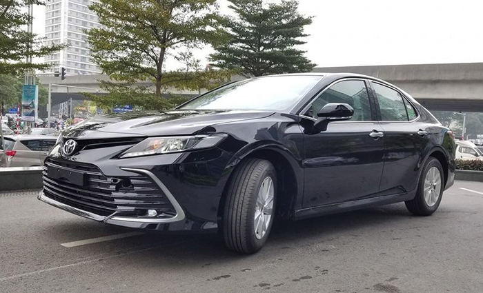Thân xe Camry 2.0G