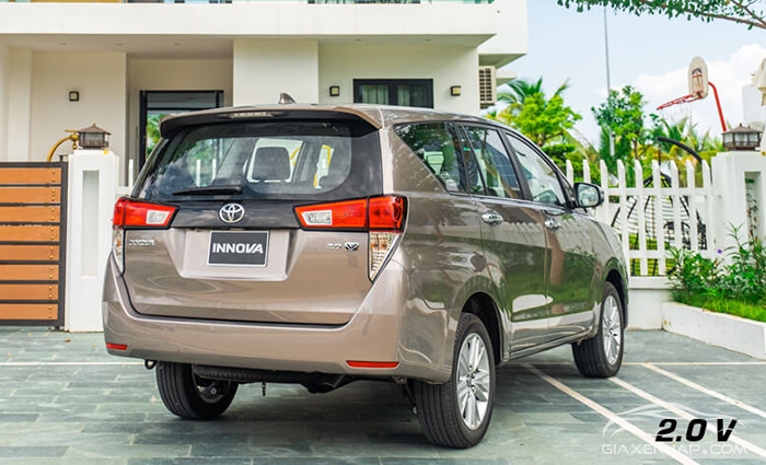 Đuôi xe Innova V