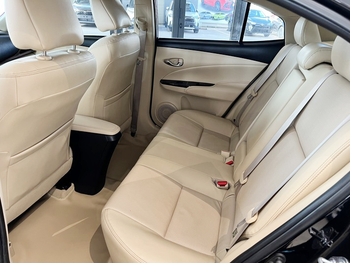 khoang hành khách toyota vios cũ 2021