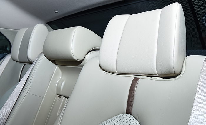 Tựa đầu ghế sau Camry 2.0Q